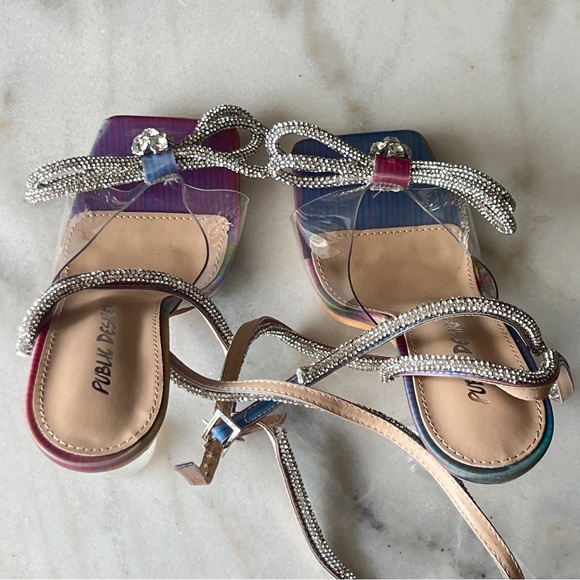 Rhinestone clear bow heels. - Picture 8 of 11